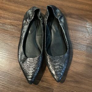 Isola Metallic Snake Flats